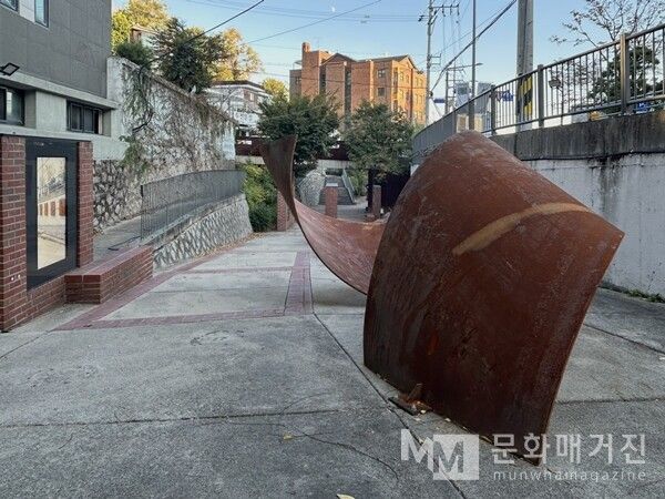 ▲ 정보원 '산책' 전시 전경 / 사진: 정지호 제공