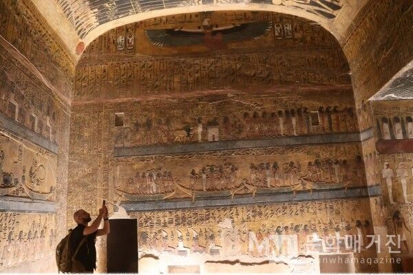 ▲ 무덤의 가장 깊숙한 방. 파라오의 안식이 시작되는 이곳은 무덤 전체에서 가장 화려하고 정교한 장식들로 가득 차 있다 / 사진: 한민광 제공