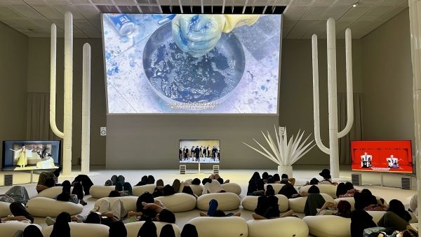 ▲ MMCA 현대차 시리즈 정연두 개인전 이미지. 살면서 본 전시 중에 자는 사람이 가장 많았다. 이번 칼럼 주제의 작업이라기보다 위 세 줄에 가장 가까웠던 예시라고 봐주시면 된다