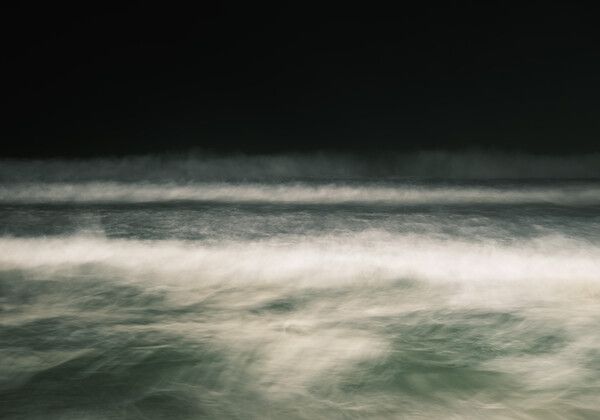 ▲ 풍랑주의보 Listen, 2026, Archival Pigment Print on Hanji, 200x140cm / 사진: 갤러리 508 제공&nbsp;