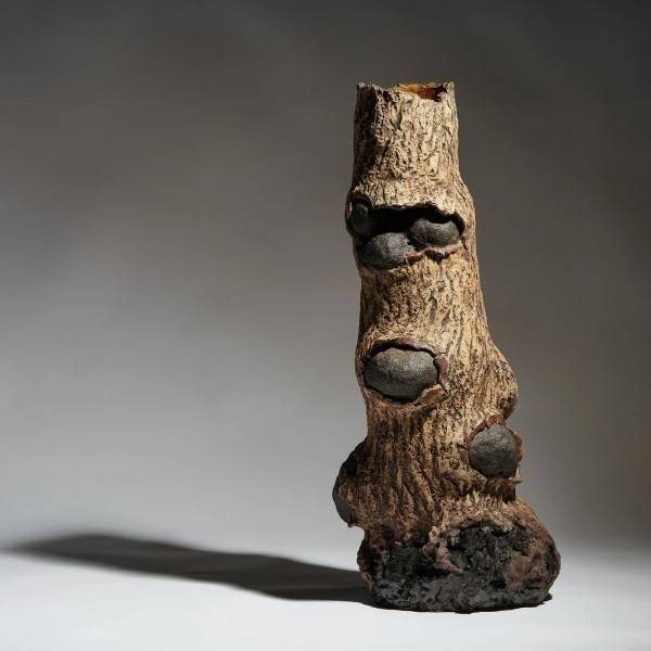 ▲ 조윤득,&nbsp; 더불어 숲 1, 2024, 36x31x82cm, 세라믹 / 사진: 제주현대미술관 제공&nbsp;