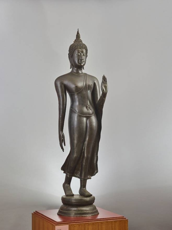 ▲ '걷는 부처', 수코타이 14세기 Ⓒ Fine Arts Department, Ministry of Culture, the Royal Kingdom of Thailand / 사진: 국립중앙박물관 제공&nbsp;