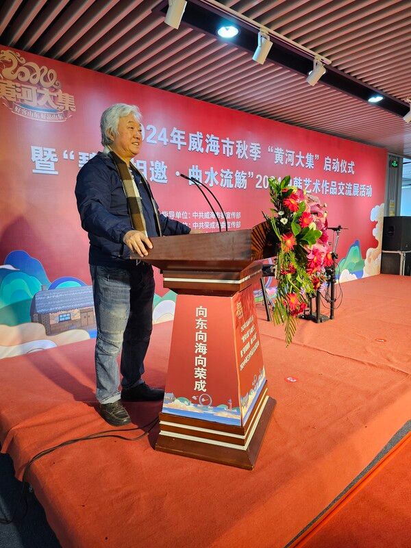 &nbsp;&nbsp;영성 시립미술관 개막행사에서 인사말을 하는 차홍규 한중미술협 회장