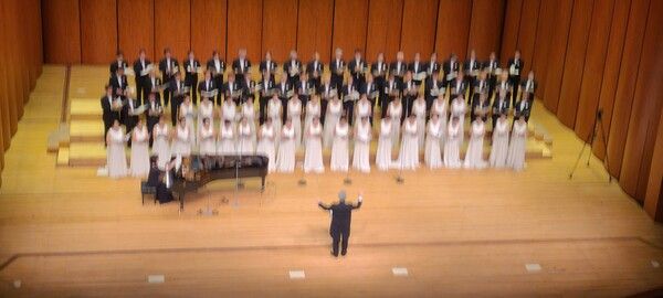 영란콰이어&노송콰이어가 함께하는 합창 음악회가 김종호(전주고 53회)지휘하에 국립극장 해오름공연장에서 거행되었다./사진=재경전주고ㆍ북중총동창회 제공