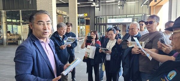 오정규 중도유적보존 범국민연대회의 의장이자 세계문화유산 등재 국민서명단장이 해외동포언론사협회 회원사들에게 해외동포들에게도 ‘’중도 유적 방치와 레고랜드 유치 실태‘ ’진상과 유적 복원필요성을 널리 알려줄것을 호소하고 있다./사진=해외동포언론사협회 제공