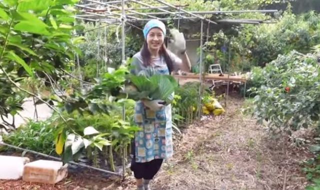 자연인으로 변모해가고 있는 하지원 / 유튜브