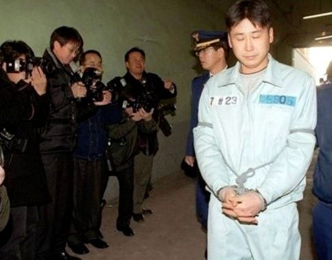 마약사건으로 경찰에 구속됐던 신동엽 / 온라인 커뮤니티