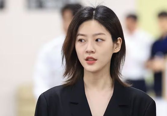 음주운전으로 물의를 빚었던 김새론과의 전속계약 연장 포기 의사를 밝힌 골드메달리스트 측 / 조선일보