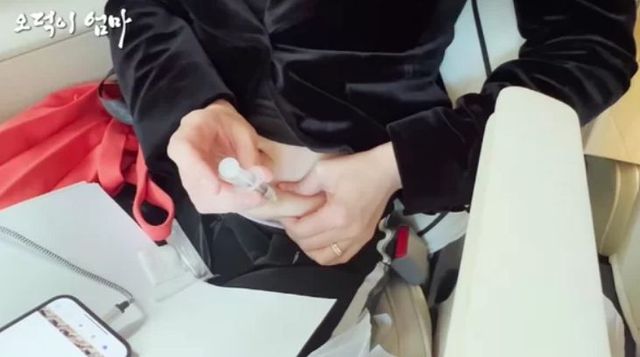 시험관 시술을 위해, 스스로 주삿바늘을 배에 놓는 황보라 / 유튜브