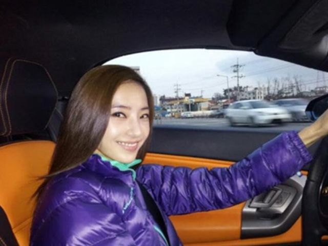 2억 상당의 외제차를 선물 받으면서, 남편에게 취향 저격 당한 한채영 / SNS 캡쳐