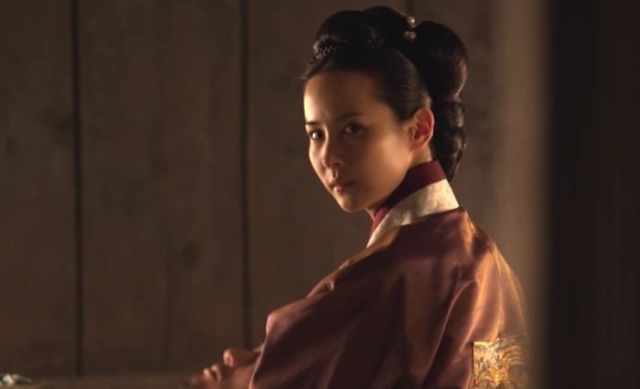 '방자전' '후궁' 등, 노출 연기로 화제가 된 영화에 연이어 출연하면서, 유명세를 얻게 된 조여정 / 영화 '후궁 : 제왕의 첩'