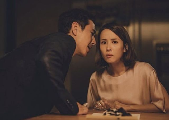 영화 '기생충'의 부잣집 사모님 연교 역으로, 인상깊은 연기력을 선보인 조여정 / 영화 '기생충'