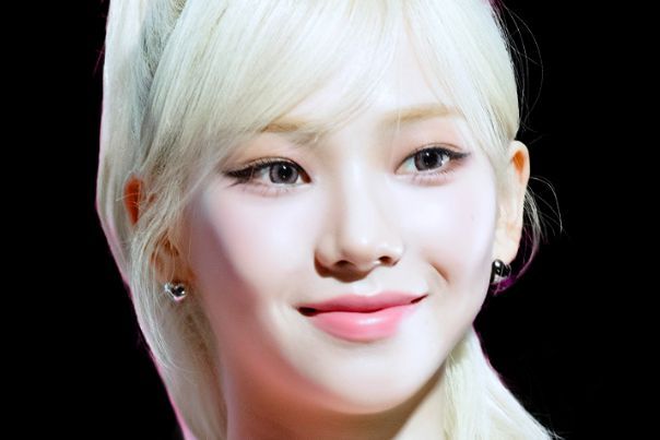 금발미모로 큰 화제가 됐던 '에스파' 카리나 / 온라인 커뮤니티