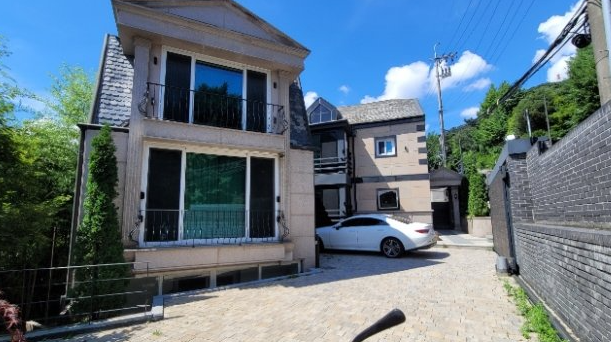 부동산 사기 사건으로 고소를 당하게 된 비 / 온라인 커뮤니티