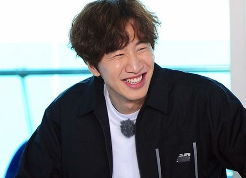 조용히 이선빈의 게시글에 눌렀던 좋아요를 취소한 이광수 / 마리끌레르&nbsp;