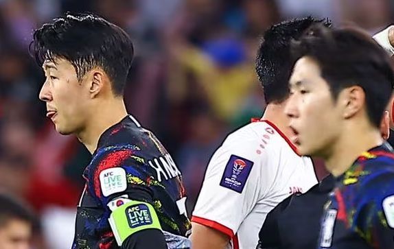 손흥민과의 불화설 논란에 휩싸인 이강인 / 뉴시스