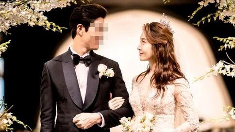 일반인 남성과의 결혼 소식을 전한 아름 / SNS