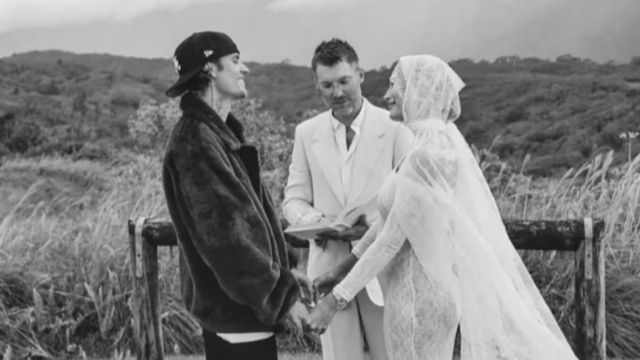 저스틴 비버와 그의 아내 헤일리와의 결혼 사진