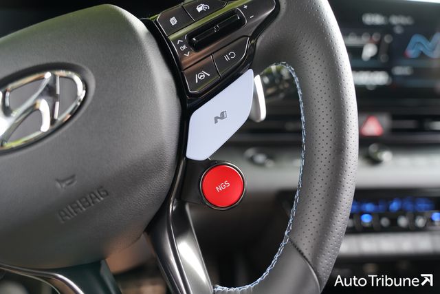 ▲현대 아반떼 N의 NGS 버튼(사진=기노현 기자)