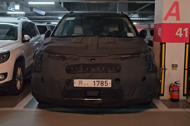 ▲카니발 부분변경 위장막 모델(사진=유튜브 '숏카')