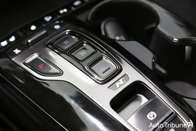 ▲현대 투싼 1.6T N라인 변속기 버튼 (사진=양봉수 기자)