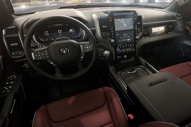 ▲램 1500 램차저 실내(사진=스텔란티스)