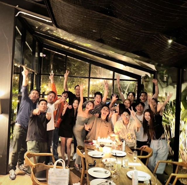 ▲승리와 그의 지인들(사진=Kong Karoon Sosothikul 인스타그램)