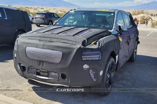 ▲제네시스 GV90 스파이샷(사진=carscoops)