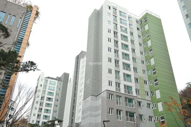 ▲금호동 힐스테이트 외관 (사진=네이버 부동산)