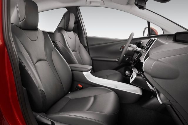 ▲토요타 4세대 프리우스 실내(사진=토요타)