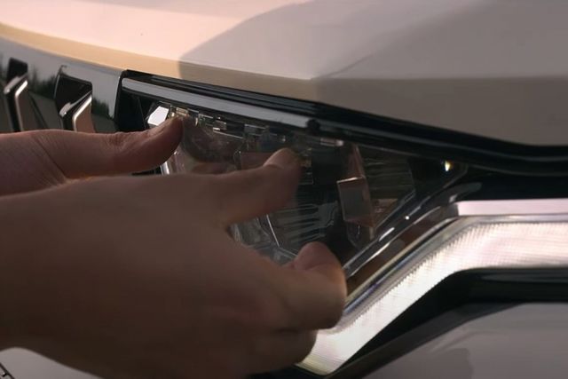 ▲토레스 눈 쌓임 방지 헤드램프 커버(사진=KG모빌리티)