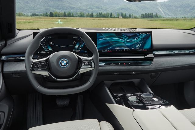 ▲BMW&nbsp; i5 실내(사진=BMW)