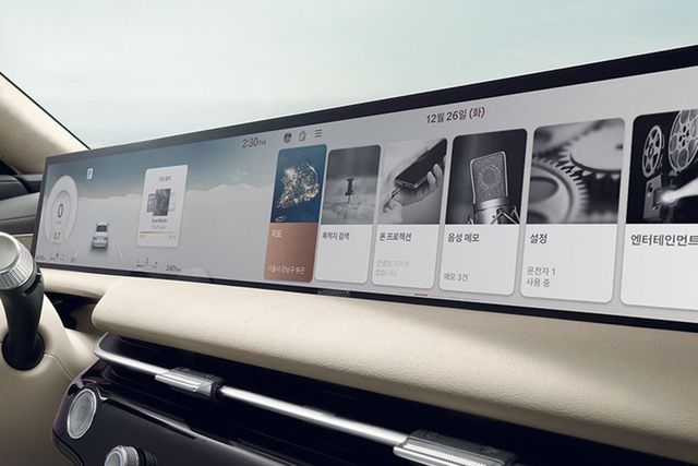 ​▲제네시스 G80 부분변경 모델의 27인치 OLED 디스플레이(사진=제네시스)