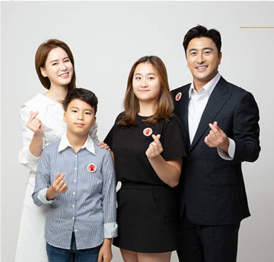 ▲안정환 가족 (사진=세이브더칠드런)