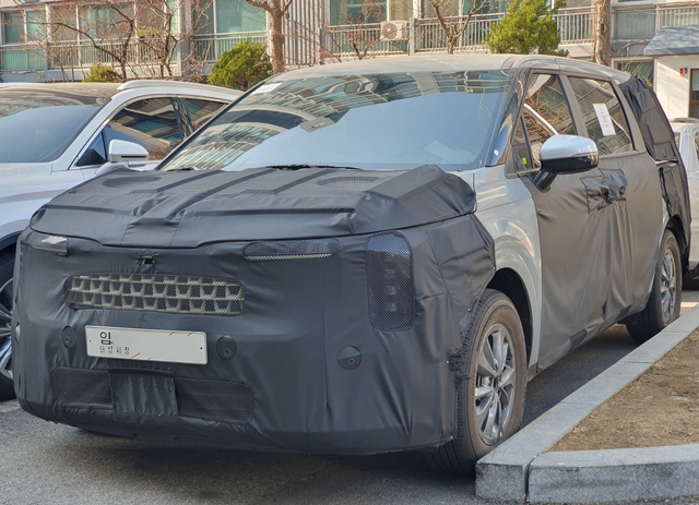 ▲기아 카니발 부분변경 위장막 모델(사진=네이버 블로그 '순진한상어'님)