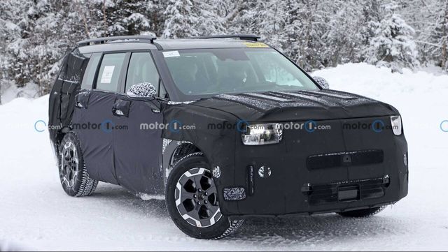 ▲현대 싼타페 풀체인지 스파이샷(사진=motor1)