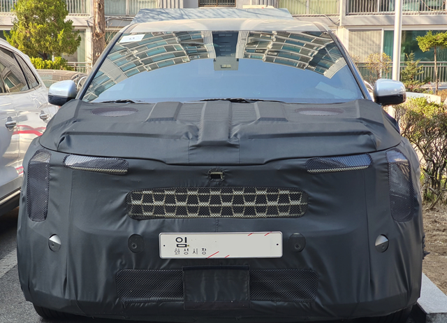 ▲기아 카니발 부분변경 위장막 모델(사진=네이버 블로그 '순진한상어'님)