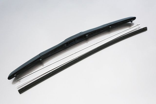 ▲리필 고무만 교체 가능한 현대자동차의 순정 와이퍼(사진=View H)