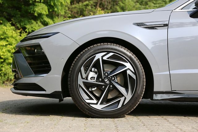 ▲현대 쏘나타 디 엣지의 19인치 휠(사진=View H)