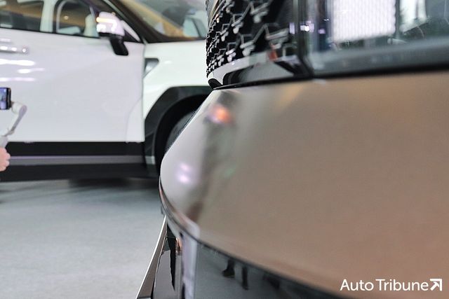 ▲싼타페 전면부는 그릴 사이에 단차와 경사면을 두어 공기 흐름이 원활하도록 했다(사진=최현진 기자)