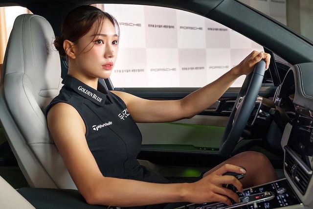 ▲유현주 프로와 포르쉐(사진=유현주 프로 SNS)