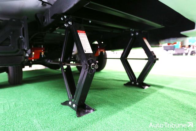 ▲1톤 캠핑카용 수동 하부지지대(사진=양봉수 기자)