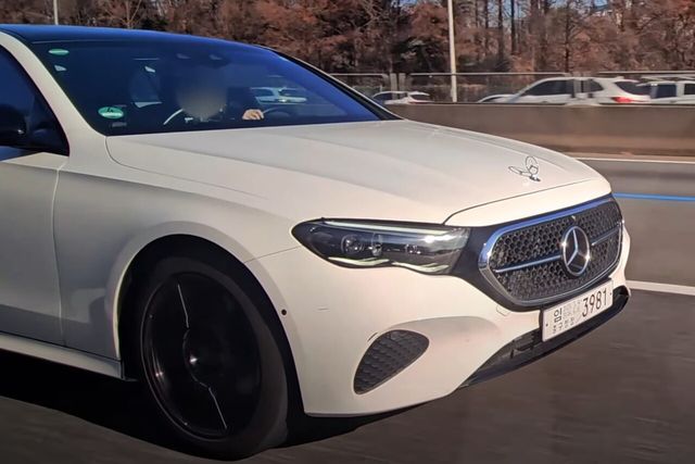 ▲서울 시내를 주행중인 신형 E클래스(사진=유튜브 '숏카')