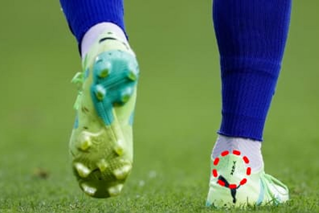 ▲설영우 축구화 (사진=온라인 커뮤니티)