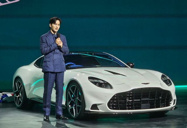 (영종도=연합뉴스) 임성호 기자 = 애스턴마틴의 국내 공식 수입사 브리타니아오토의 앰배서더 배우 이진욱이 11일 인천 중구 영종도 인스파이어 아레나에서 열린 신형 뱅퀴시 론칭 행사에서 발언하고 있다.