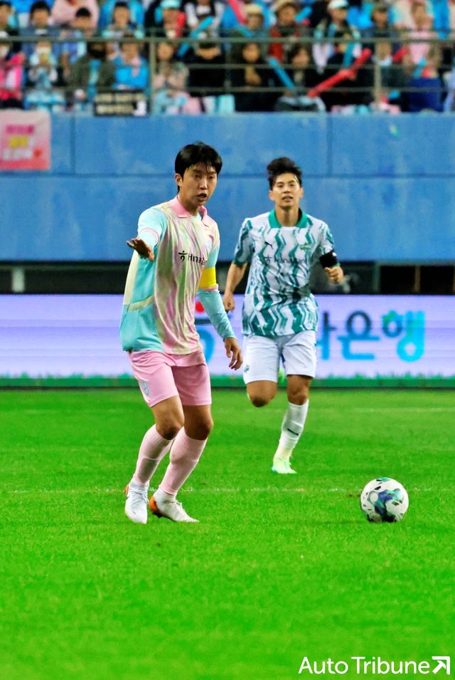 ▲하나은행 자선축구대회에 참가한 임영웅(사진=김동민 기자)