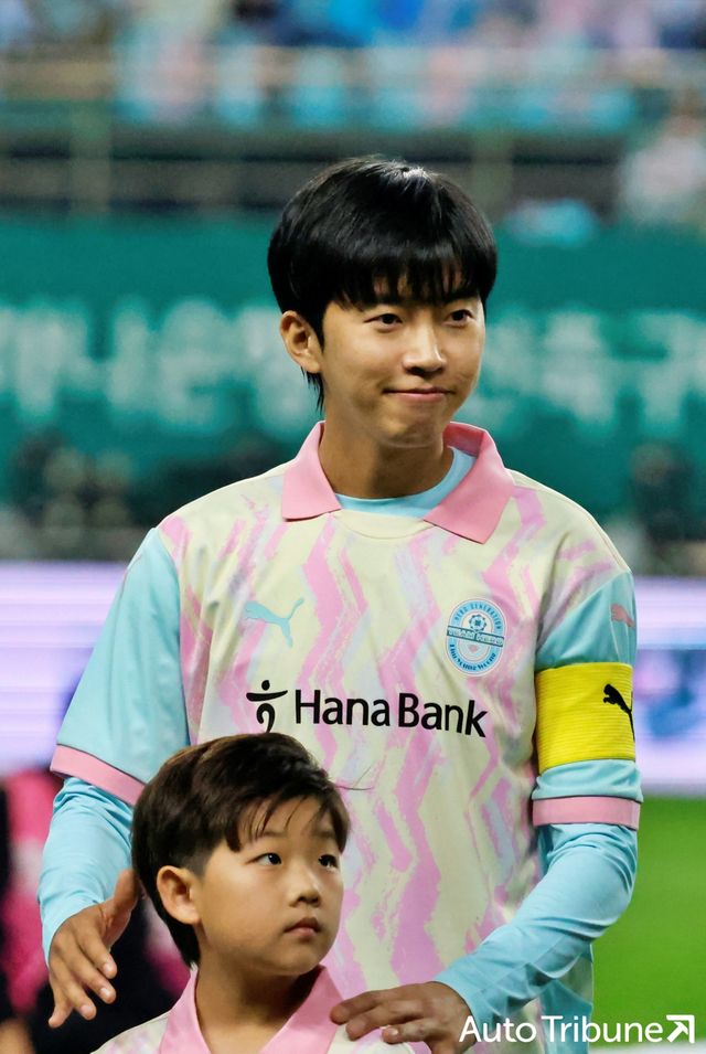 ▲하나은행 자선축구대회에 참가한 임영웅(사진=김동민 기자)