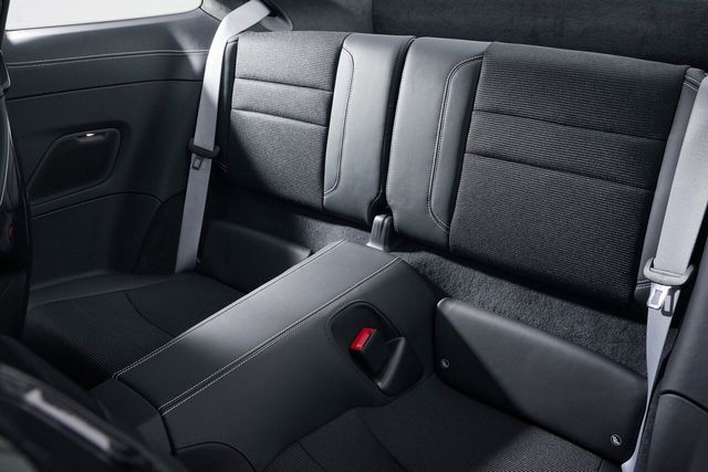 ▲911 GT3 투어링 패키지 2열 옵션(사진=포르쉐)