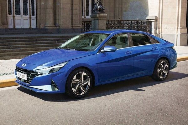 ▲7세대 초기형 아반떼(사진=현대차)