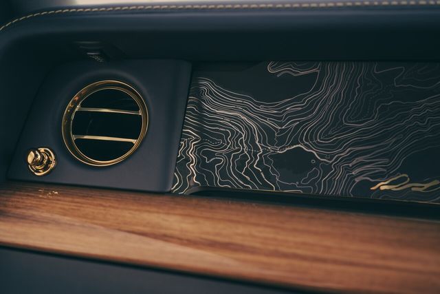 ▲팬텀 익스텐디드 골드핑거(사진=롤스로이스)